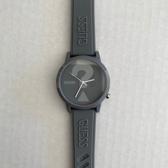 NEW GUESS Grey Case Grey Silicone UNISEX Watch display picture 1